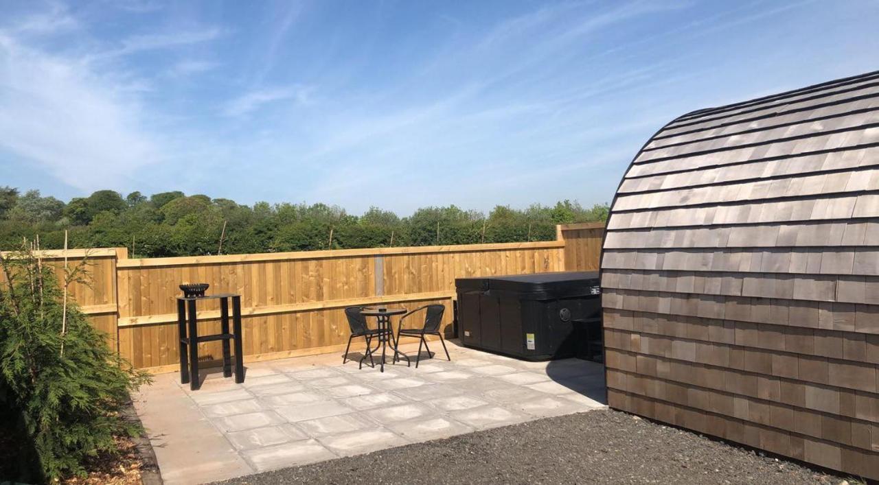 Hotel Superior Glamping Pod With Hot Tub Frodsham Exterior foto